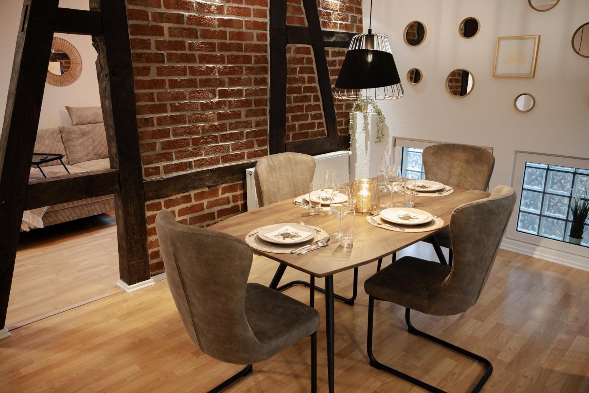 Jasta Homes Altstadt, Zentral, Ueberdachter Parkplatz, Netflix, Vollausstattung, Loft, Modern Und Komfort ฮาเมลน์ ภายนอก รูปภาพ