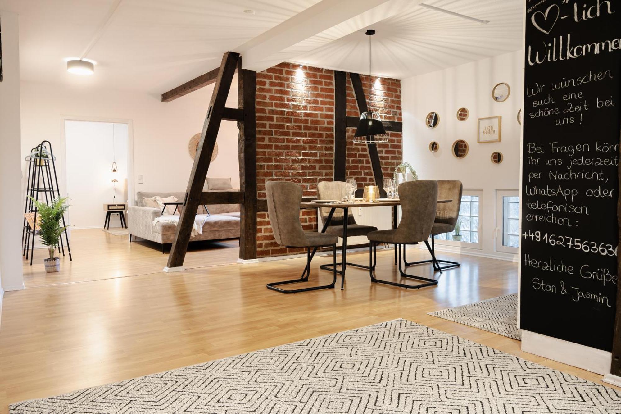 Jasta Homes Altstadt, Zentral, Ueberdachter Parkplatz, Netflix, Vollausstattung, Loft, Modern Und Komfort ฮาเมลน์ ภายนอก รูปภาพ